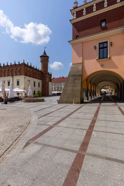 Tarnow Polonia Julio 2021 Plaza Ciudad Con Edificio Ladrillo Rojo — Foto de Stock