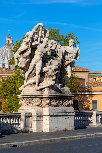 Рим Италия Октября 2020 Года Скульптура Мосту Витторио Эммануэле Понте — стоковое фото