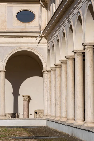 ローマ イタリア 2020年10月10日 ミケランジェロの回廊の祭壇と墓の彫刻の断片国立ローマ博物館ディオクレティアヌスの浴場 — ストック写真
