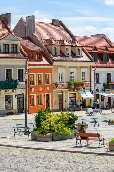 ポーランドのサンドミエルツ 2020年7月10日 カラフルなテントハウスで13世紀の都市の市場で表示されます サンドミエルツは 主要な観光名所である旧市街で知られています — ストック写真