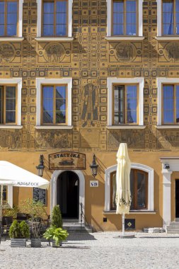 Lublin, Polonya - 23 Mayıs 2022: Eski Şehir Meydanı 'ndaki Ortaçağ dekoratif evleri