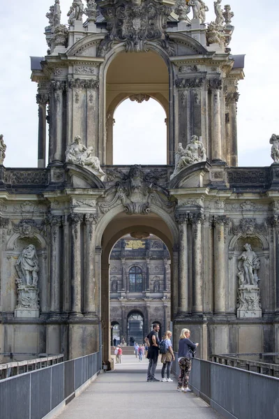 ドレスデン ドイツ 2020年9月23日 18世紀のバロック様式のツヴィンガー宮殿 クラウンゲートもクロノントールと呼ばれる — ストック写真