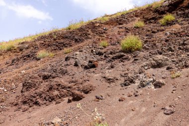 Vezüv Dağı 'nın yamacında, püskürme Pompeii ve Herculanum' u M.S. 79 yılında yok etti. Napoli Körfezi üzerinde, Campania 'da, Napoli' ye yaklaşık 9 km uzaklıkta yer almaktadır.
