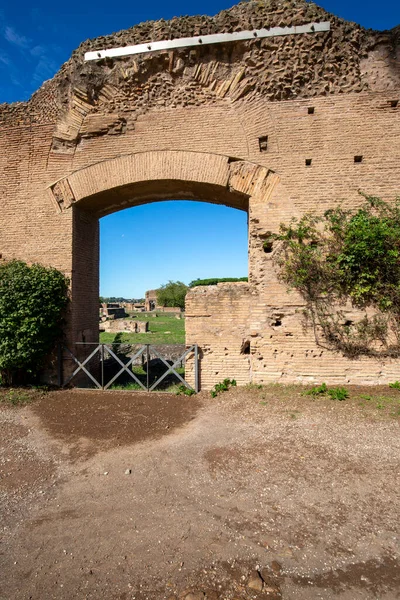 在Palatine Hill 可以看到几座重要古建筑的废墟 Palatine Hill是罗马七座山丘中最重要的一座 也是这个城市最古老的部分之一 意大利罗马 — 图库照片