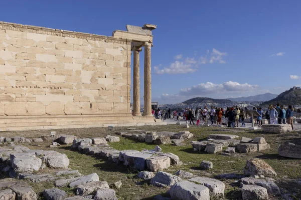 Atenas Grecia Octubre 2022 Grupo Turistas Frente Erechtheion Templo Atenea — Foto de Stock