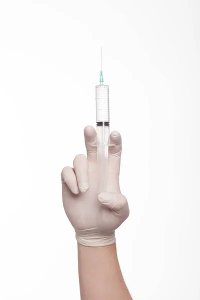 Erkek şırıngası beyaz bir arka planda eldivenle