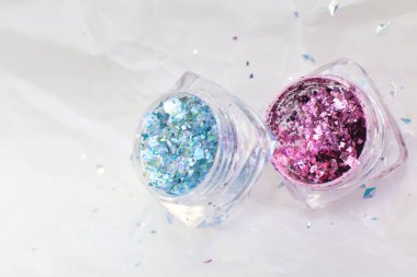 Kavanozda manikür tohumları. Çivi ve çehre için dekor