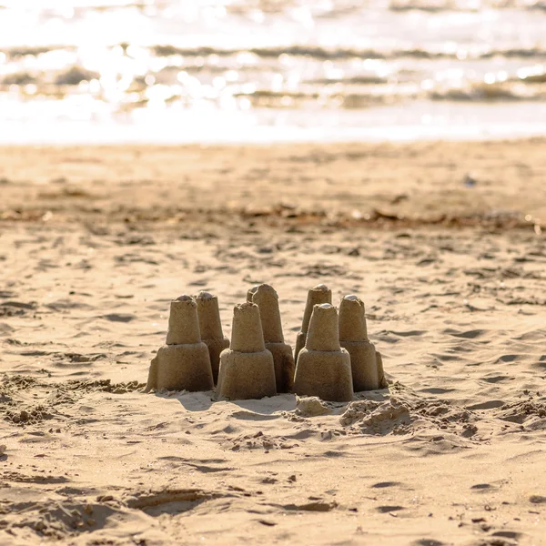 Sand castle - leisure activity at the beach. — Stock Photo, Image