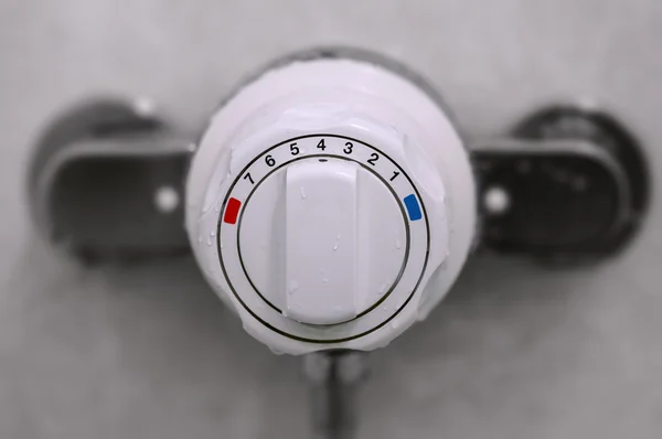 Thermostatische douche kracht en warmte controller close-up — Stockfoto