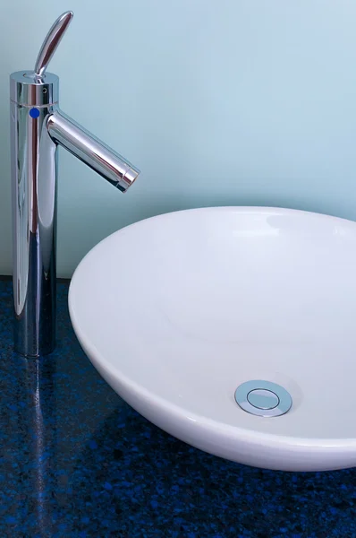 Karıştırıcı dokunun banyo lavabo kase sayacı — Stok fotoğraf