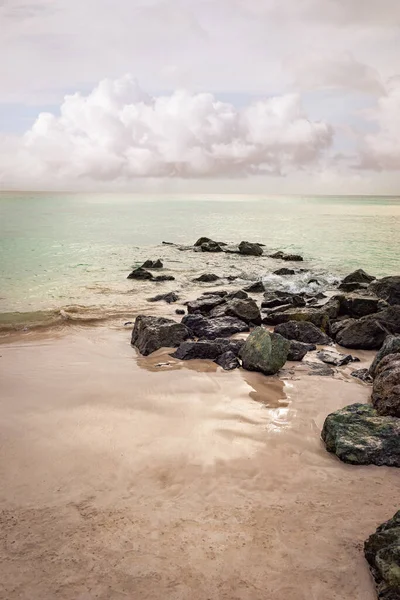 Plaża Morze Front Przez Lawę Skały Tobago Relaks Widok Krajobraz — Zdjęcie stockowe