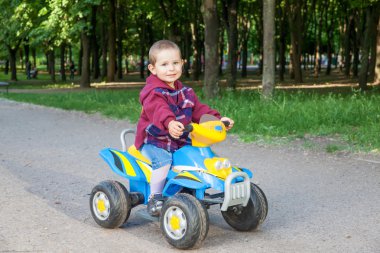 Çocuk dört sürüş