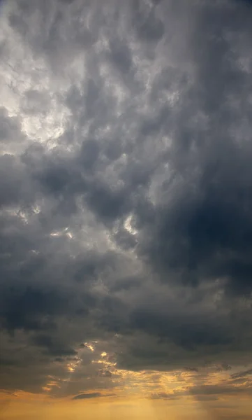 Stormachtige wolken — Stockfoto