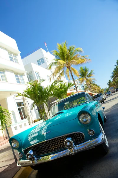 Old car in ocean drive ,Miami — Stock Photo, Image