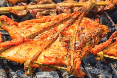 kırmızı bir sıçrama, Tayland gıda tarzı ile kavrulmuş tavuk.