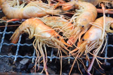 alevli ızgara ızgara karides.