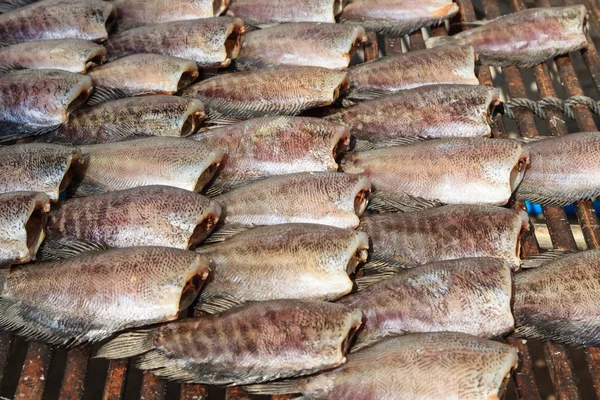 Pesci secchi sul mercato di vendita, Thailandia — Foto Stock