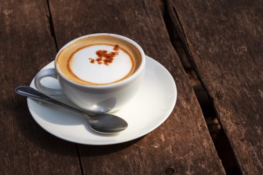 Bir fincan kahve hala hayat dolu.