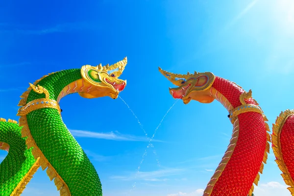 Rey de Naga con cielo azul, Tailandia — Foto de Stock