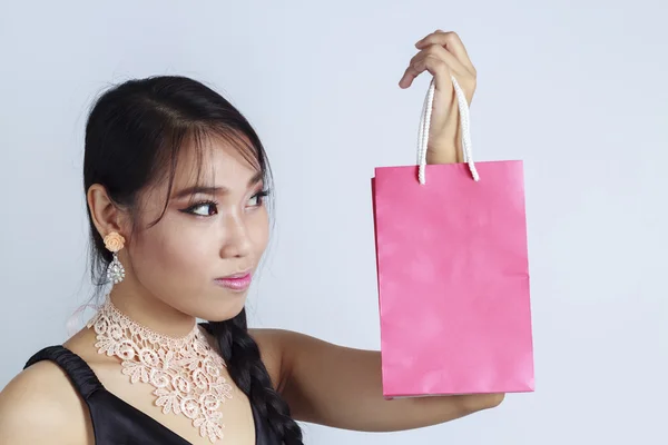 Asian women Looking shopping bag — Stock Photo, Image