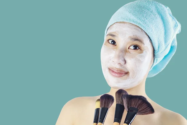 Beauty asian woman getting facial mask — Stock Photo, Image