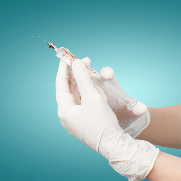 Doctor's hands holding syringe — Stock Photo, Image