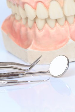 Diş bakımı için metal tıbbi ekipman seti