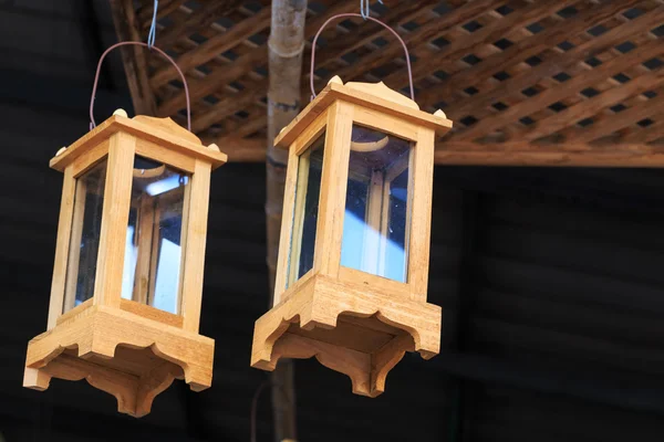 Lámpara de madera, Decorado con madera . — Foto de Stock