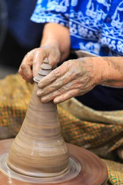 Potter hands making in clay on pottery wheel. — Stock Photo, Image