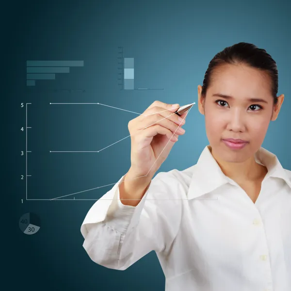 Mujer joven escribiendo gráficos en la pantalla. Hermosa Asia —  Fotos de Stock