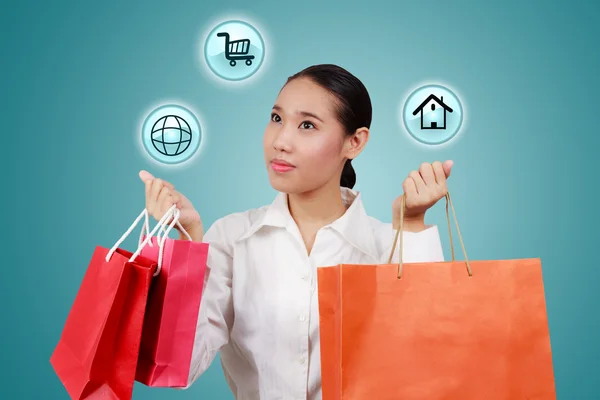 Hermosa mujer de compras sosteniendo bolsas de compra. compra en línea c — Foto de Stock