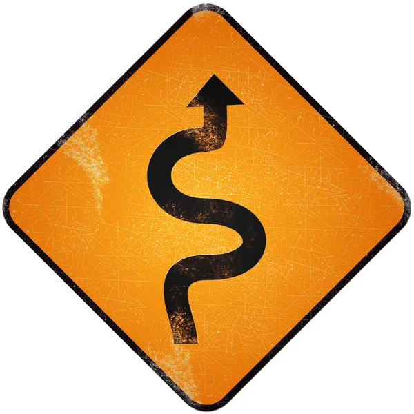 Sinal da estrada sinuosa. Placa de estrada metálica amarela danificada com windin — Fotografia de Stock