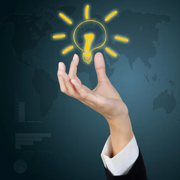 Business mão segurando lâmpada como conceito criativo — Fotografia de Stock