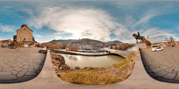 Tbilisi Geórgia 2021 Centro Cidade Tiflis Ponte Kura Céu Azul — Fotografia de Stock