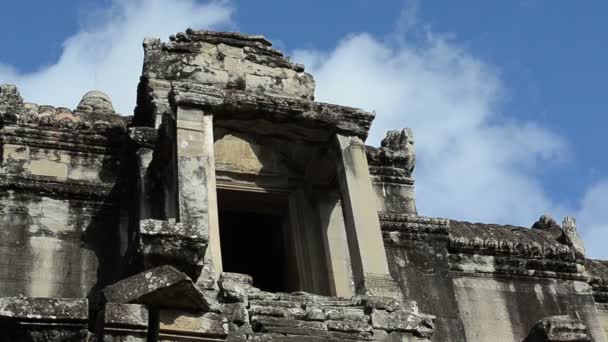 Angkor wat geçerken bulutlar — Stok video