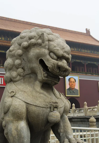 León de la Plaza de Tiananmen — Foto de Stock