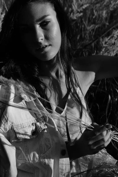 Vintage Photo Beautiful Young Woman Summer Clothes Resting Meadow Happiness — Stock Photo, Image