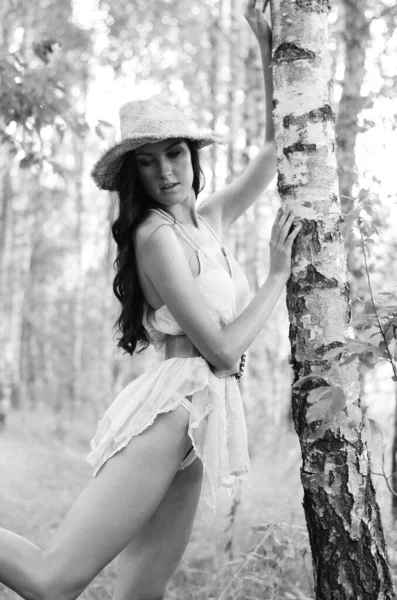 모자를 아름다운 여성의 수확기 — 스톡 사진