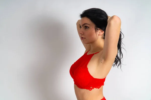Atraente Sexy Jovem Morena Modelo Vestindo Lingerie Vermelha Posando Para — Fotografia de Stock