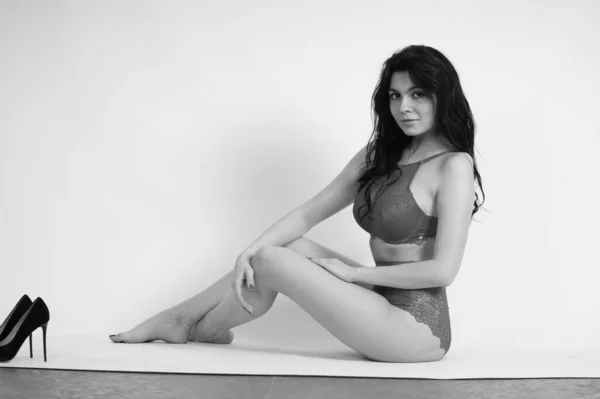 Belle Jeune Femme Lingerie Posant Studio — Photo