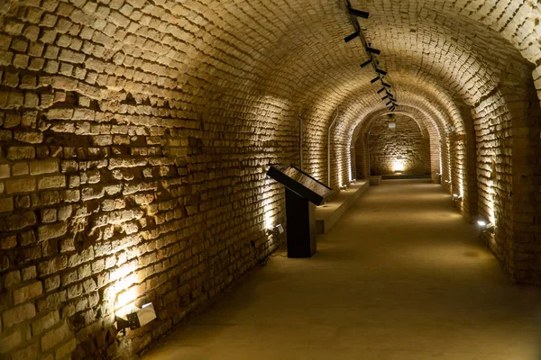 Túnel Subterráneo Vacío Con Paredes Ladrillo — Foto de Stock