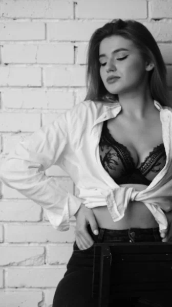 Schwarz Weiß Foto Von Jungen Schönen Sinnlichen Und Sexy Frau — Stockfoto