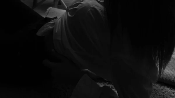 Фото Молодой Красивой Чувственной Сексуальной Женщины Длинными Волосами Белой Рубашке — стоковое фото