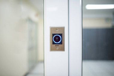 Çıkış anahtarı, çıkmak için sadece düğmeye basman yeterli..