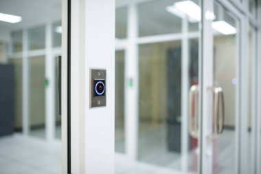 Çıkış anahtarı, çıkmak için sadece düğmeye basman yeterli..