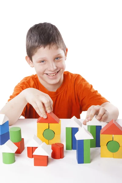 Αγόρι που παίζει το παιχνίδι μπλοκ — Φωτογραφία Αρχείου