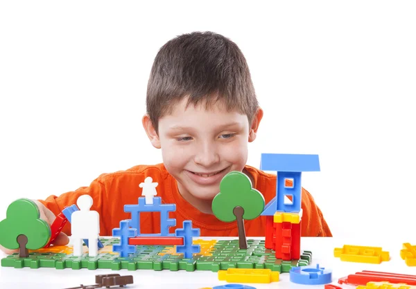 Παιδί παίζει με χρώμα παιχνίδι — Φωτογραφία Αρχείου