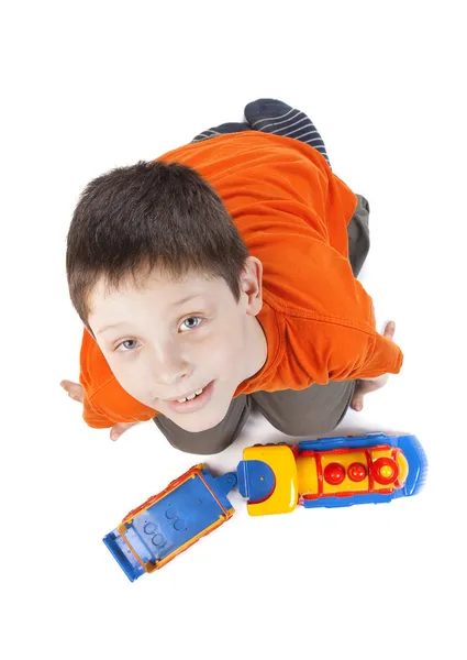 Fischaugenaufnahme eines kleinen Jungen von oben — Stockfoto