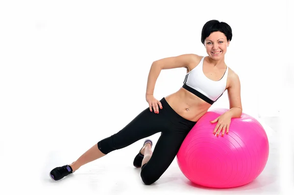 Junge Frau mit Fitnessball — Stockfoto