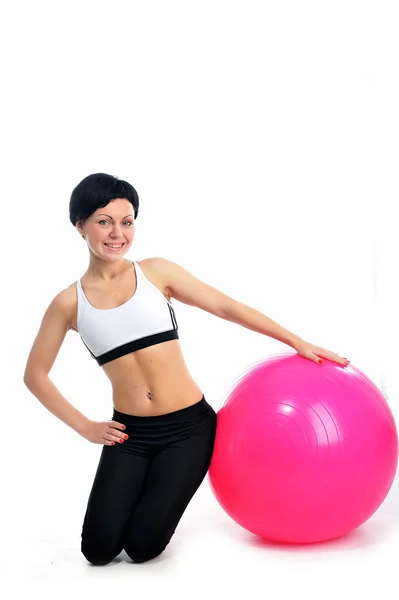 Fiatal nő, egy fitness labda — Stock Fotó